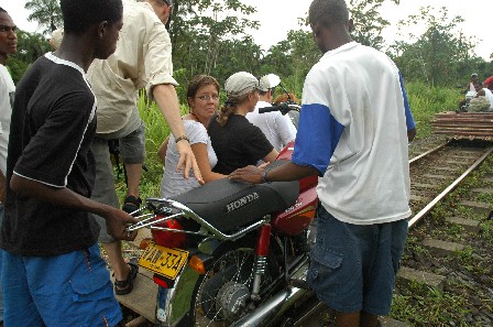 Motorfiets op de rails