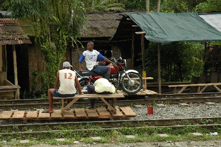 Motorfiets op de rails